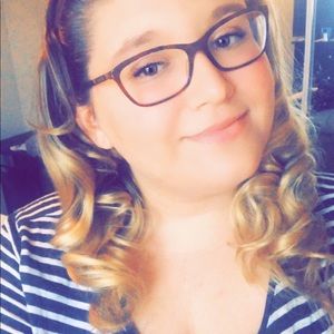 Meet your Posher, Ayla